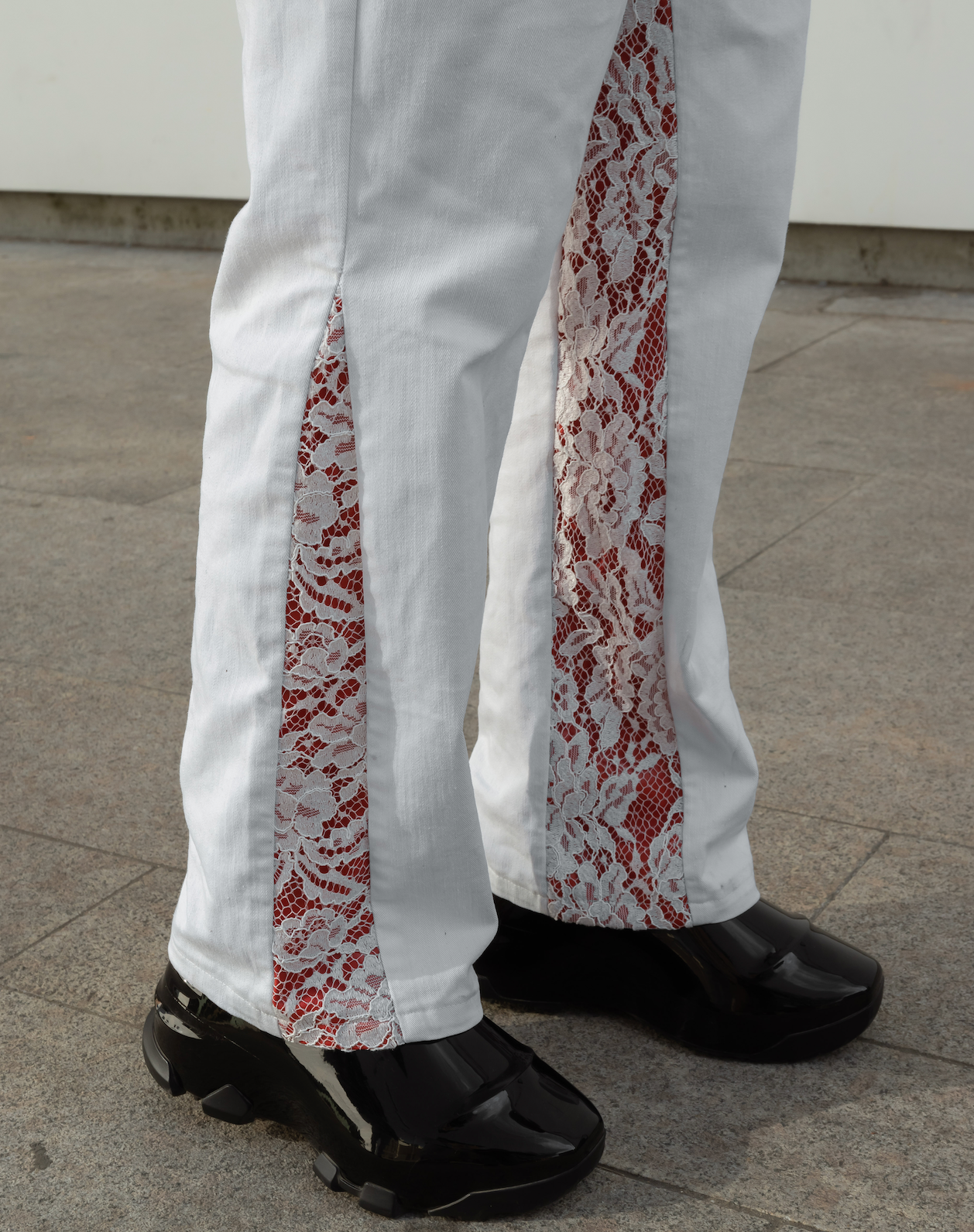 TAKE OFF LIPSTICK | JEANS WHITE & RED