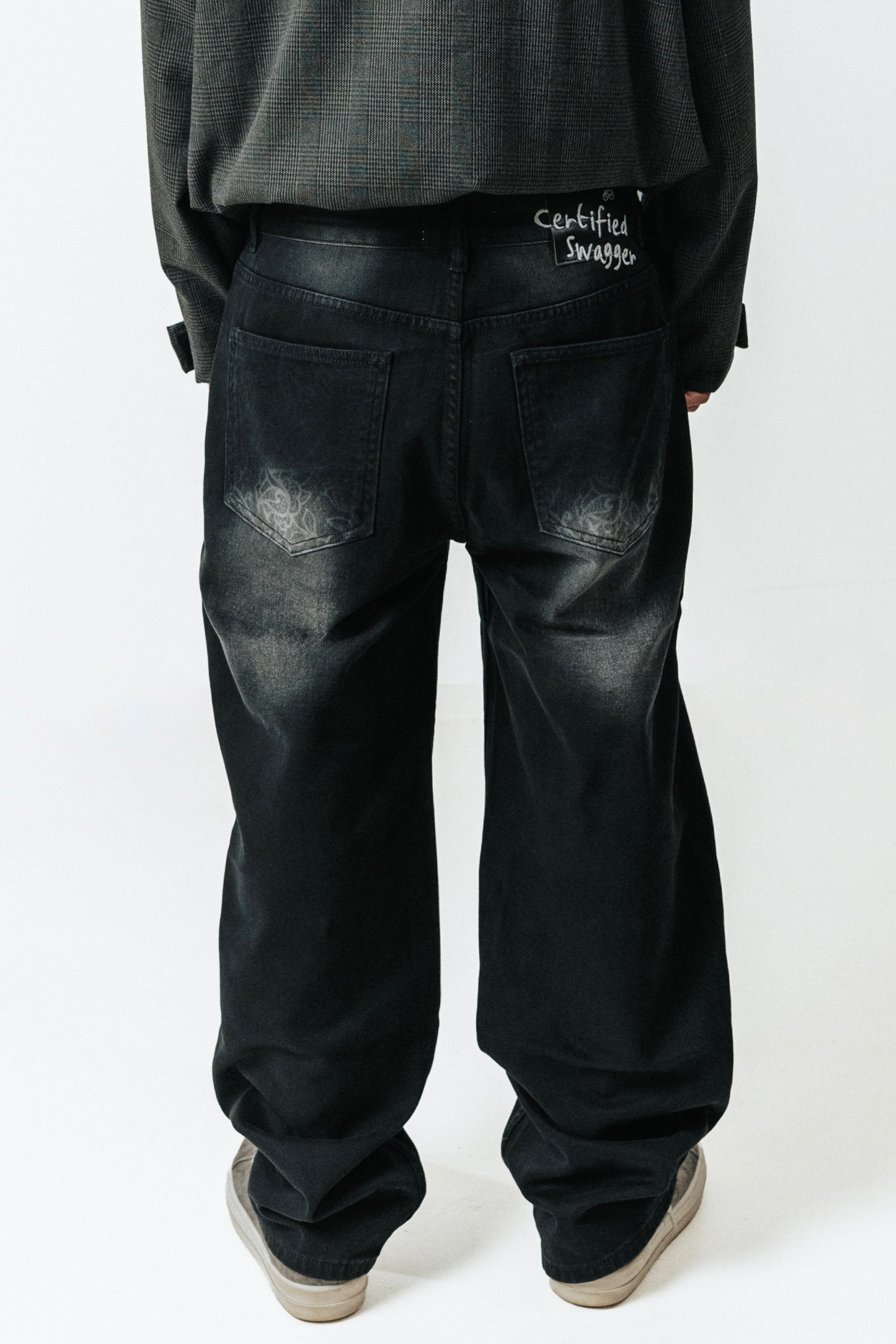 BLACK/WHITE CERTIFIED SWAGGER DENIM