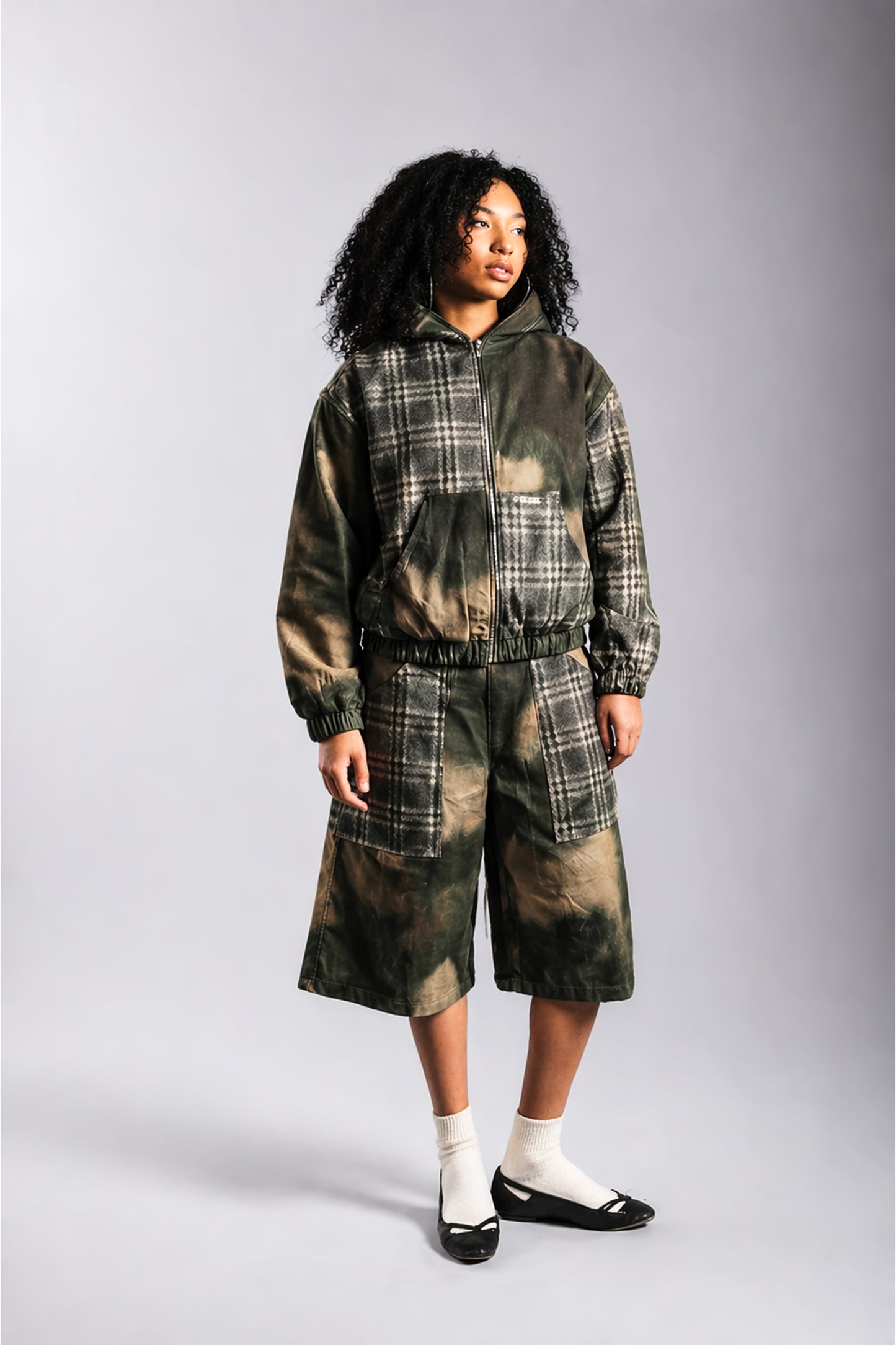 SPLIT CAMO CHECK SHORTS - on model donna fronte