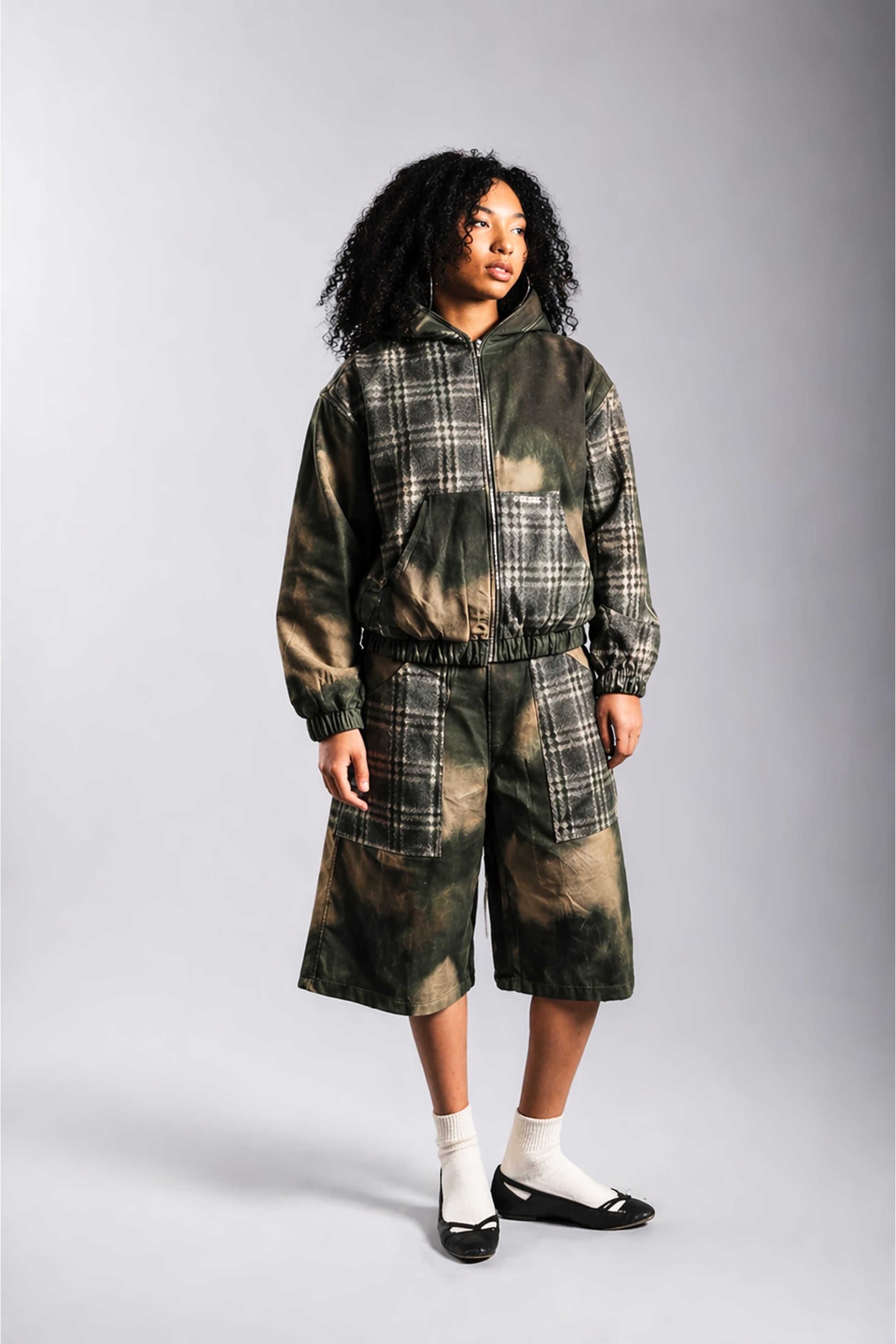 SPLIT CAMO CHECK SHORTS - on model donna fronte