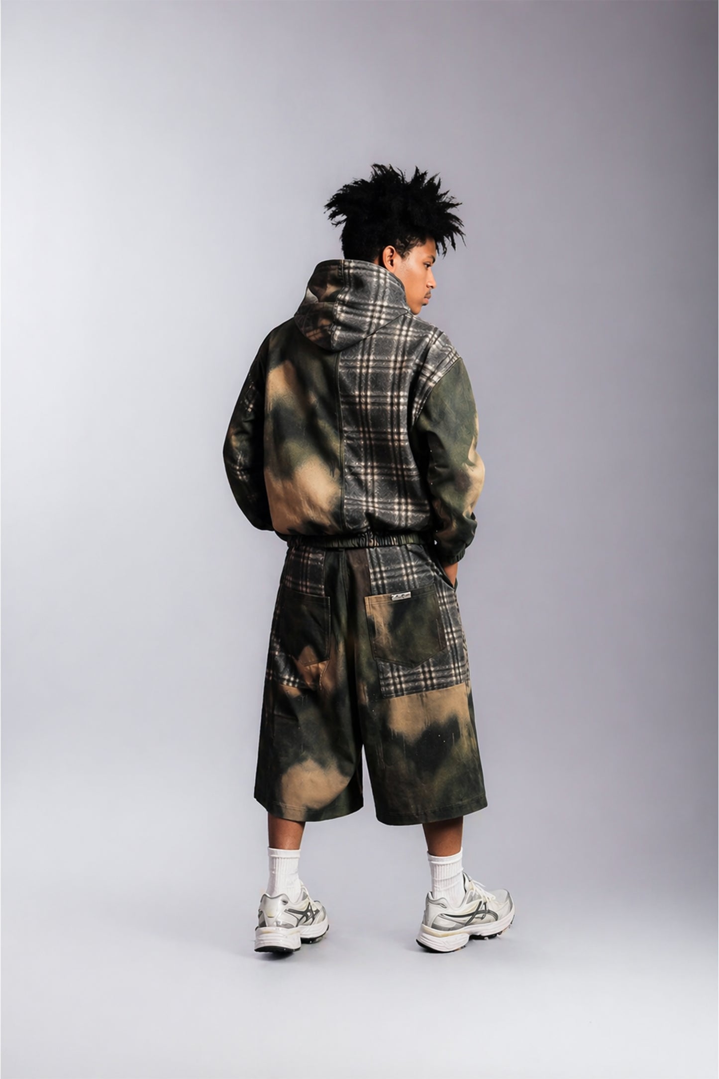 SPLIT CAMO CHECK SHORTS - on model uomo retro
