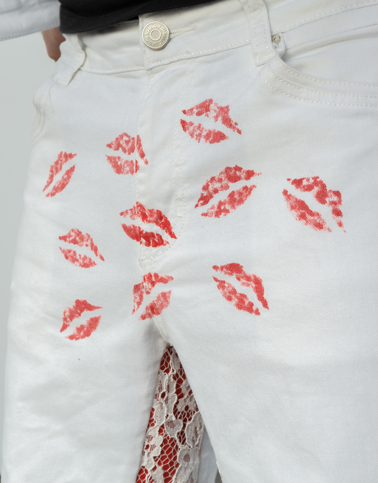 TAKE OFF LIPSTICK | JEANS WHITE & RED